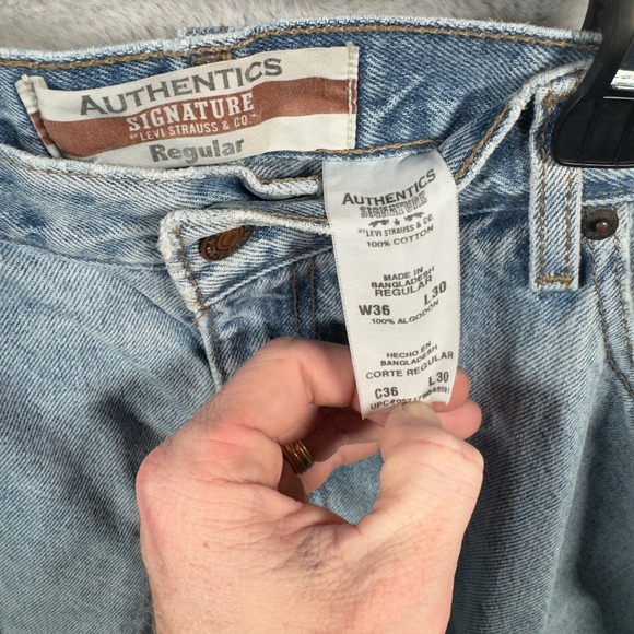Authentics Signature Levi Strauss Mens 36x30 Light Wash Regular Fit Jeans Size - Picture 3 of 6